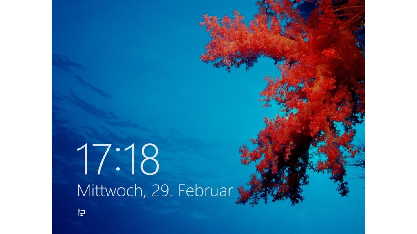 … Sie werden auf den Begrüßungsbildschirm geleitet, der aus einem beliebigen Bild, der aktuellen Uhrzeit und dem Datum besteht. Diesen verlassen Sie entweder per ESC-Taste oder indem Sie das Bild nach oben wegschieben.
