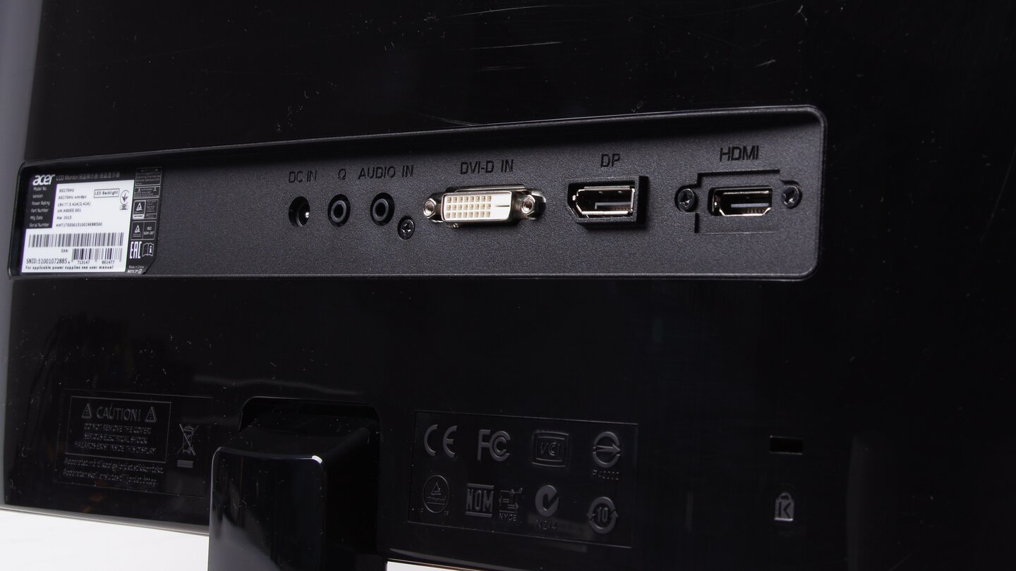 Alle wichtigen Anschlüsse von HDMI über DVI bis hin zum Displayport sind vorhanden, auch ein Headset lässt sich an den Monitor anschließen.