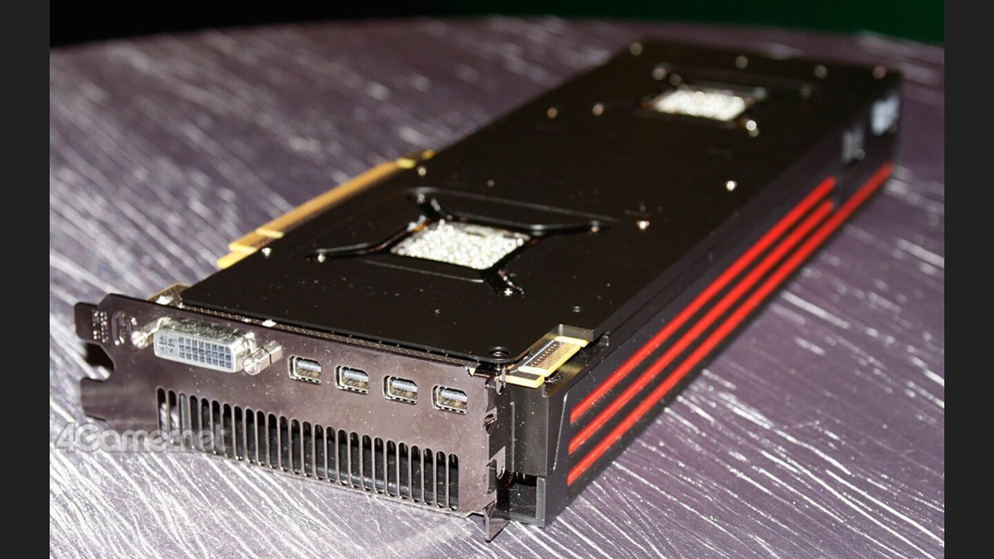 AMD Radeon HD 6990 - Fotos einer Referenzkarte