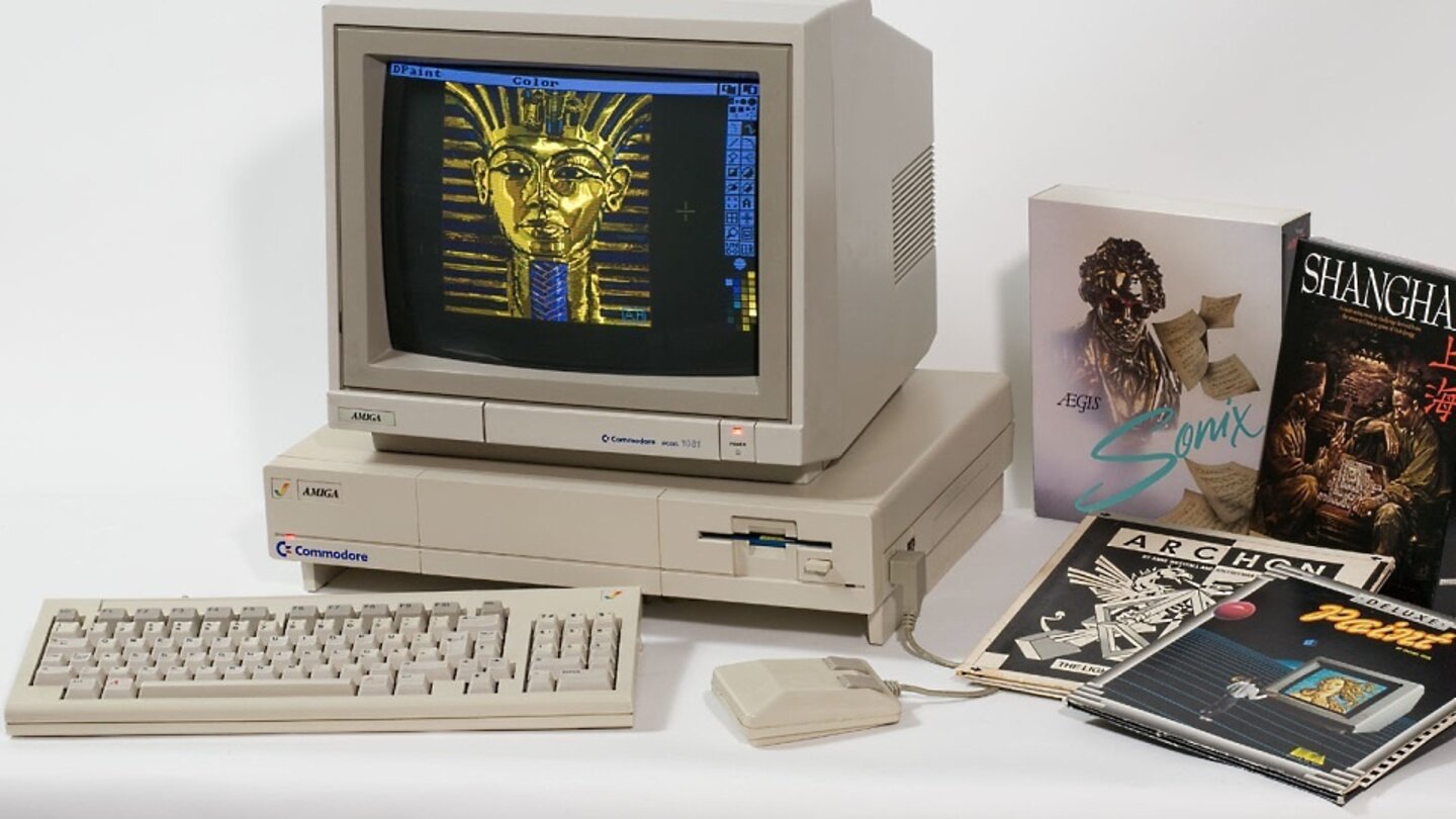 Amiga 1000 (1985)Von Commodore aufgekauft und von einer geplanten Spielekonsole zu einem grafisch sensationellen Rechner mit Multitasking und sehr hohem Preis umfunktioniert.