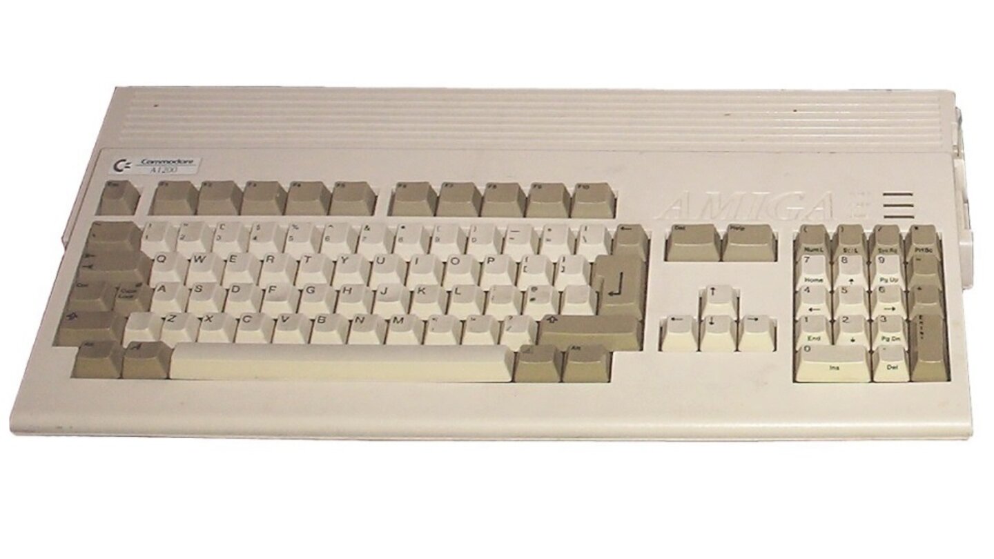 Amiga 1200 (1992)Ein neuer, nicht ganz kompatibler Prozessor und ein neuer Chipsatz mit besserer Grafik. Der Amiga 1200 war erneut ein Glanzstück von Commodore.
