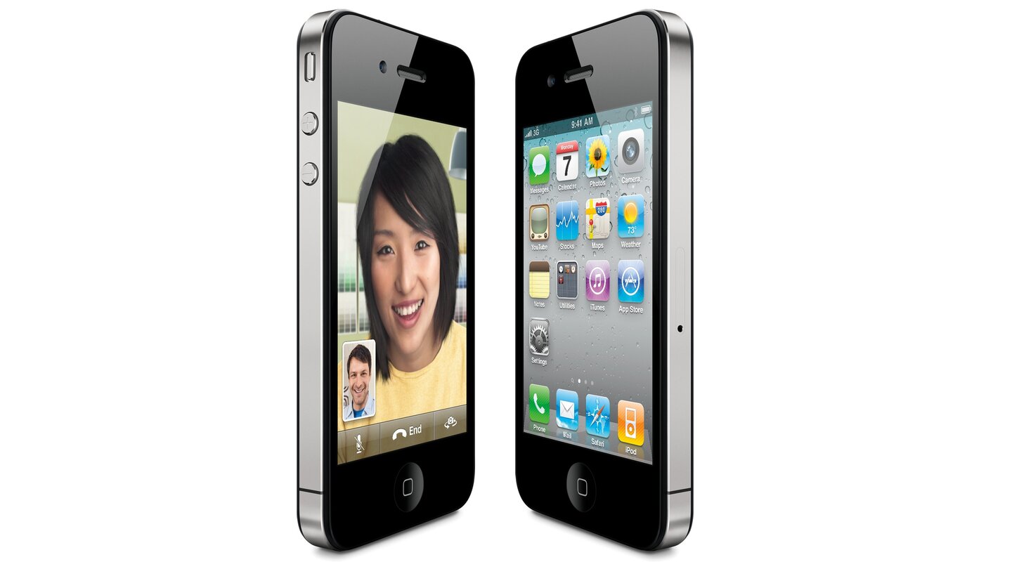 Apple iPhone 4 (2010)
Das iPhone 4 unterscheidet sich nicht nur optisch deutlich von seinen Vorgängern, sondern auch technisch. Das neue Glas-Alu-Gehäuse wirkt endlich wieder so wertig, wie wir es von einem High-End-Smartphone erwarten. Technisch beeindruckt besonders das neue »Retina« getaufte Display. Mit einer Auflösung von 640x960 Pixeln bei einer Bildschirmdiagonale von 3,5-Zoll sind die einzelnen Bildpunkte so klein, dass sie vom menschlichen Auge nicht mehr unterschieden werden können. Die CPU taktet mittlerweile mit 1,0 GHz und der RAM wurde auf nunmehr 512 MByte erneut verdoppelt.
