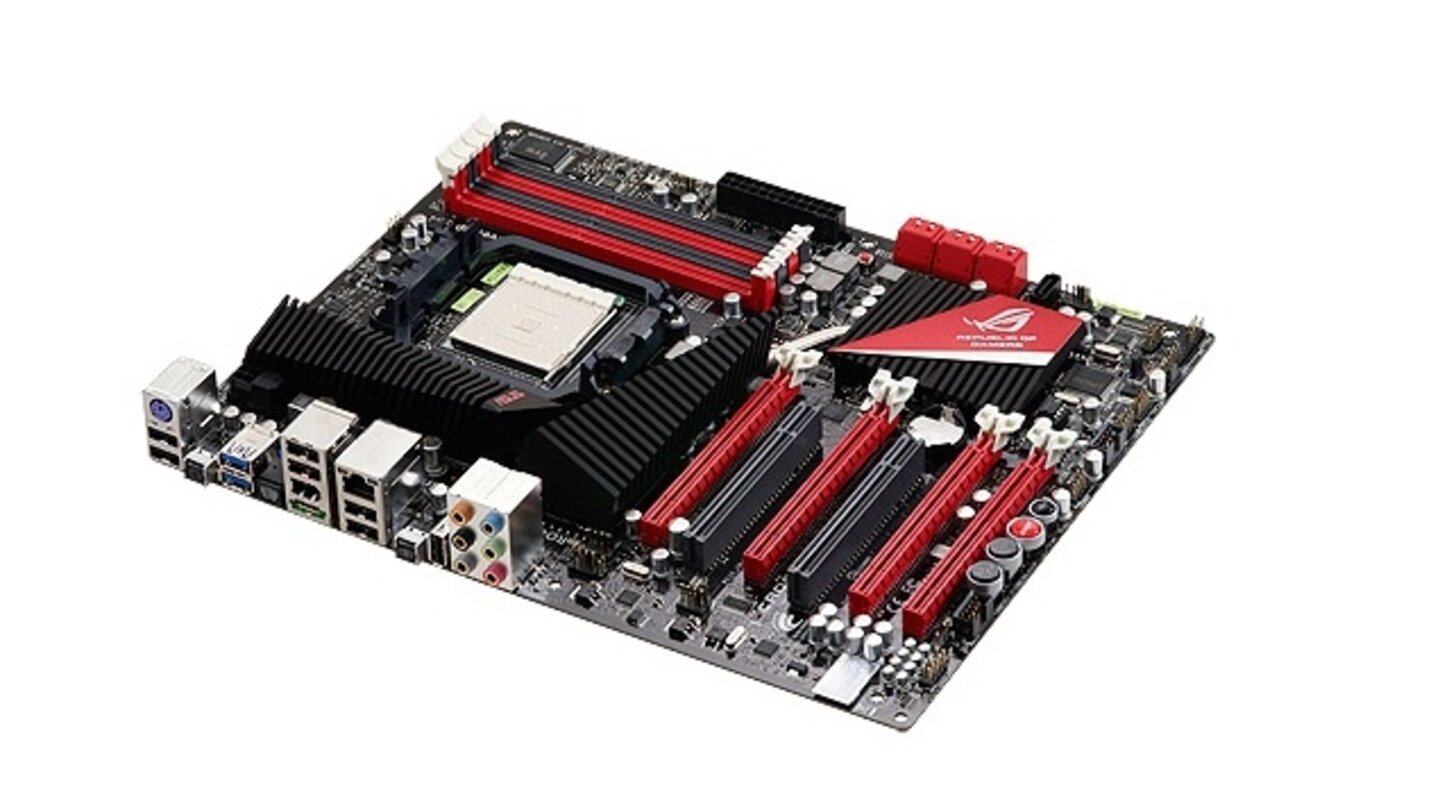 Asus Crosshair IV FormulaDas ASUS Crosshair IV Formula ist nach wie vor ein beliebtes Mainboard. Mit gleich vier PCIe-Slots (nur Crossfire mit zwei oder mehr Radeons möglich, kein SLI), sechs SATA3-Anschlüssen, zwei mal USB 3.0 und einer eSATA-Schnittstelle ist es zudem üppig ausgestattet und mit einem Preis von 125 Euro mittlerweile relativ günstig. Trotzdem sollten Sie beim Neukauf zu einem Mainboard mit AMD-900-CHipsatz greifen.Asus Crosshair IV Formula im Preisvergleich