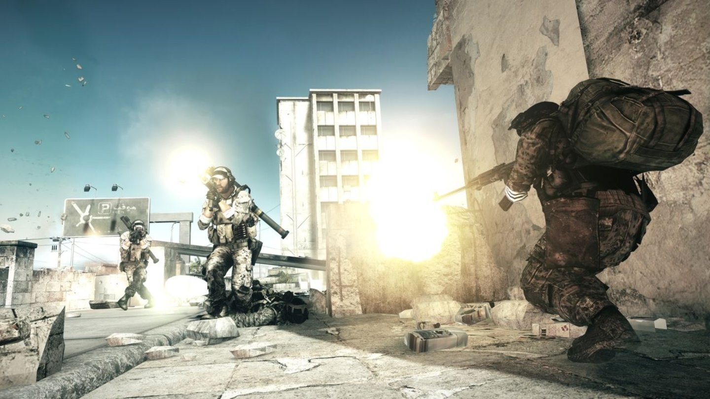 1. Battlefield 3 (2011) Battlefield 3 hatte zu seinem Beginn mit einigen Problemen wie etwa der Origin-Pflicht oder dem in einen Browser ausgelagerten Battlelog zu kämpfen. Doch es überzeugte mit seinem Gameplay. Schlachten mit 64 Spielern, Jets und die Zerstörung der Map.
