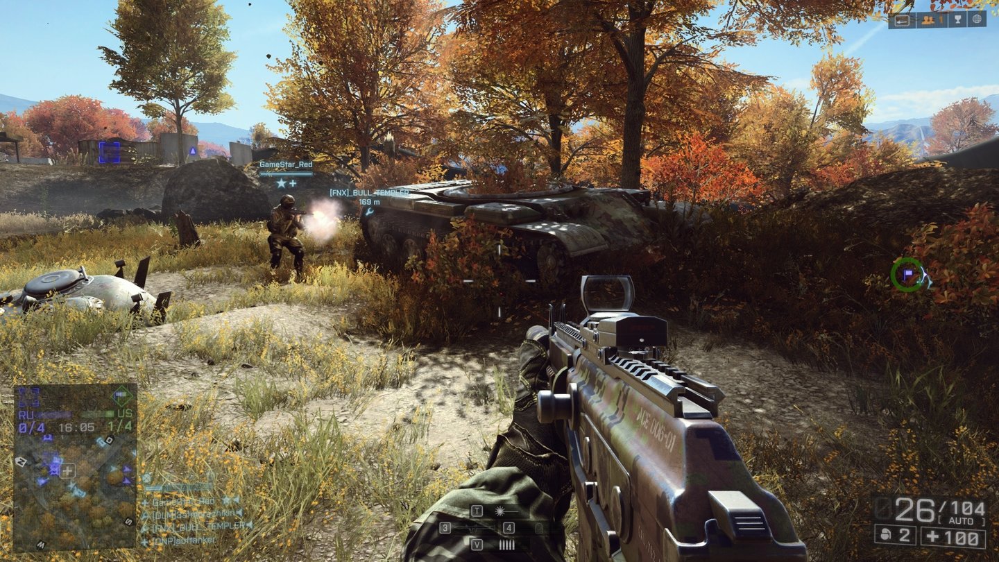 Battlefield 4: Second AssaultIm Schatten der herbstlich gefärbten Bäume rosten Panzerwracks vor sich hin.
