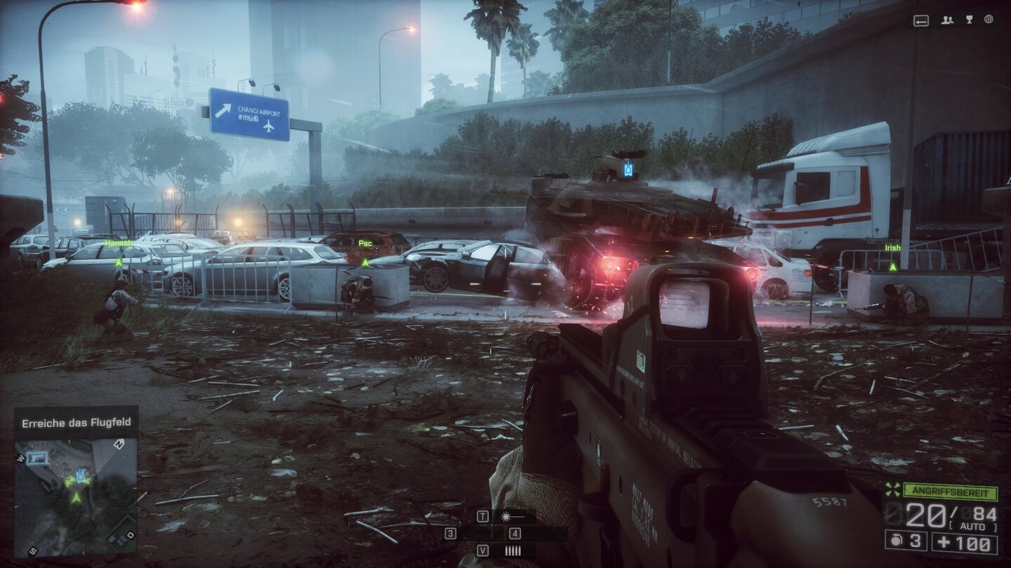 Der Panzer bleibt vor den Autos stehen und wartet, bis wir und unsere Kameraden aufschließen. Sobald sich der Panzer wieder in Bewegung setzt, beenden wir den Benchmark.