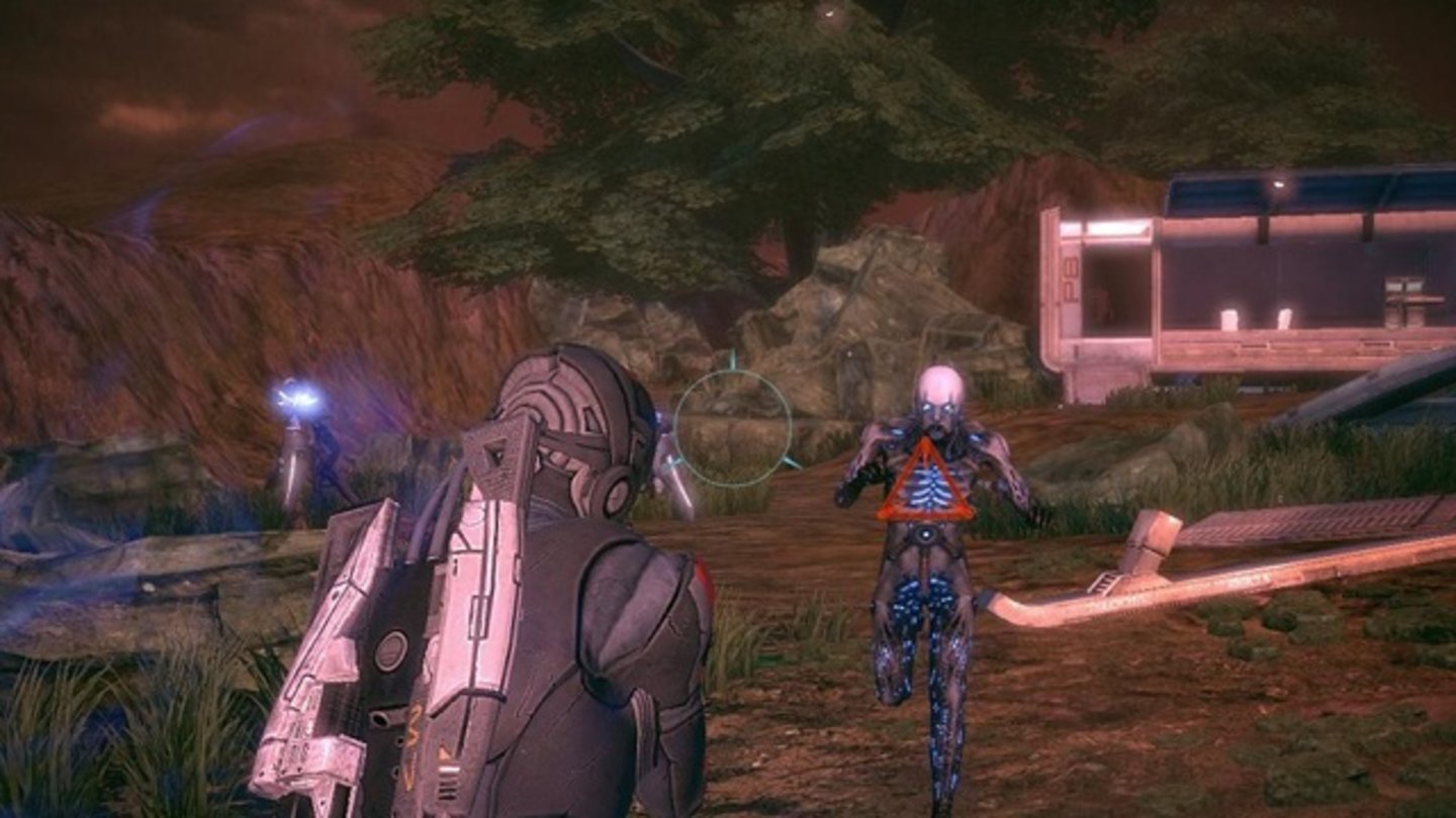 2007 – Mass Effect (Xbox 360, PC)Haben BioWare in Jade Empire Prügelspiele mit Rollenspielen verbunden, sind es bei Mass Effect 3rd-Person-Shooter und Rollenspiele. Die Kampfmechanik ist dabei deutlich Spielen wie Gears of War entliehen und noch um die Möglichkeit erweitert worden, das Spiel zu Pausieren, um dem Team-Kameraden Befehle zu erteilen oder Fertigkeiten anzuwenden.Für Mass Effect haben die Schreiber bei BioWare ein komplett neues Spieluniversum erschaffen. Zwar war auch schon die Spielwelt von Jade Empire eine Eigenkreation, aber bei weitem nicht detailliert und umfangreich wie die von Mass Effect. Die Story dreht sich um Commander Shepard, der als erster Mensch ein Spectre, eine Art galaktischer Geheimagent, werden soll. Leider geht die Mission, auf der er getestet werden soll schief, weil ein Turianer namens Saren, ein berüchtigter Spectre, dazwischenfunkt. Fortan jagt Shepard den Verräter und kommt einer gewaltigen drohenden Gefahr auf die Spur. Mass Effect ist dabei nur der Auftakt zu einer Trilogie, die 2011 ihr Ende findet.