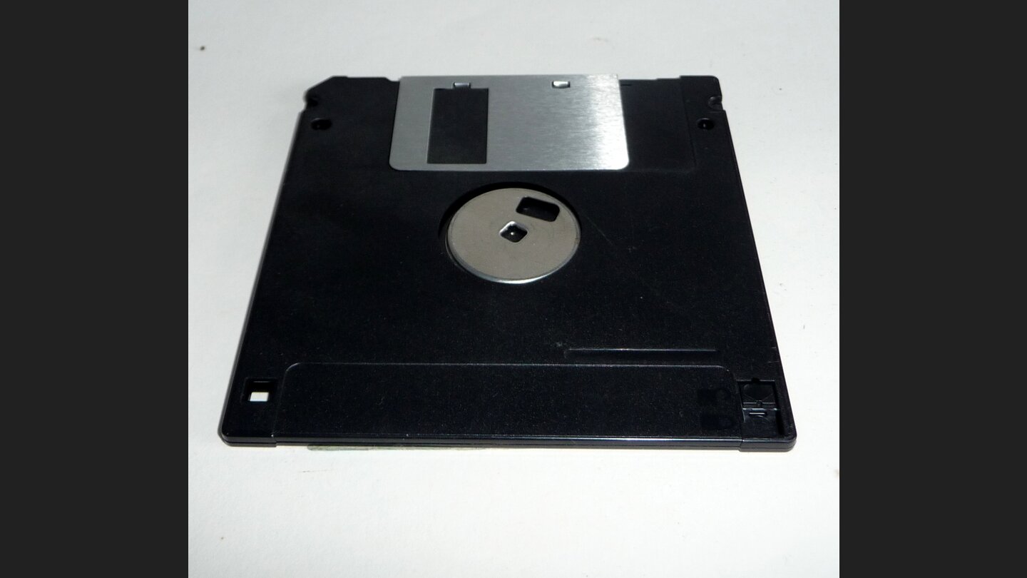 BrowserspieleMit der stabileren 3,5-Zoll-Diskette konnten zum Beispiel Truppenbefehle am PC gespeichert und verschickt werden, das lästige Formularausfüllen der Briefspiele ist Geschichte.