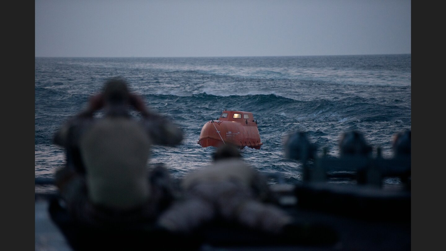 Captain PhillipsPhillips und seine Entführer sind in einem kleinen Rettungsboot unterwegs zur somalischen Küste