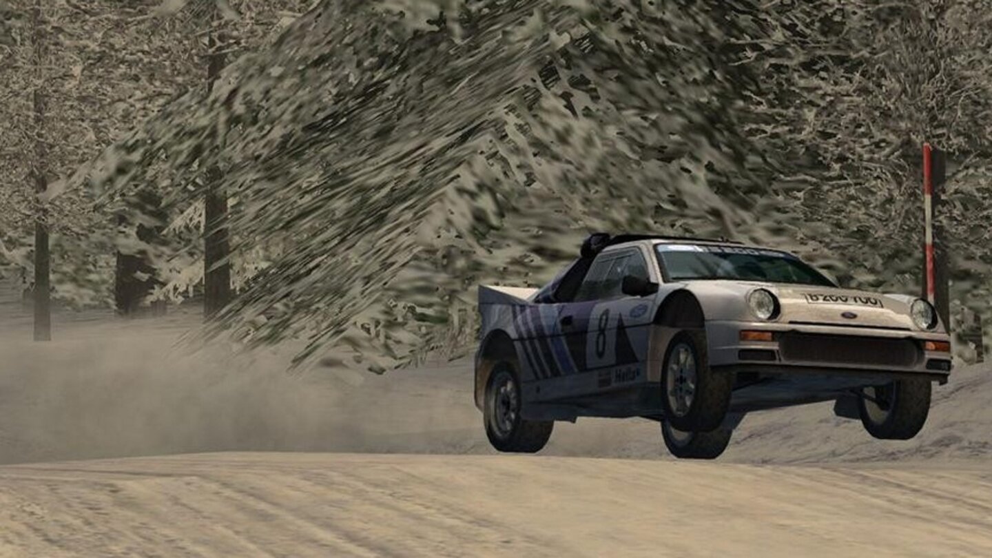 Colin McRae Rally 04 (2003)Anders als bei allen bisherigen Serienablegern verwendete das Entwicklerteam für Colin McRae Rally 04 keine offiziellen WRC-Team-Lizenzen. Darum wurden die Lackierungen sämtlicher Fahrzeuge frei erfunden oder von anderen Rennserien außer der WRC verwendet. Nach dem innovationsarmen Vorgänger brachte CMR einige Neuerungen beim Spiel und der Technik. So wurde erstmals eine neue Grafikengine verwendet und ein Streckeneditor eingefügt. Außerdem konnten Spieler neben den normalen Rallys auch an einer historischen Rennserie teilnehmen.