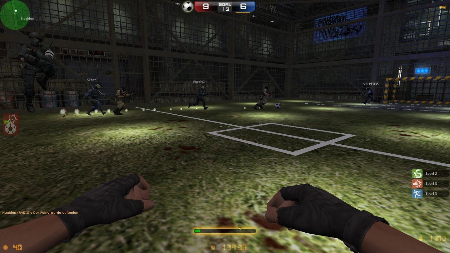 Counter-Strike Nexon: Zombies
Fun-Modes wie Fußball machen auch heute noch einfach Spaß, im Gegensatz zum Zombie-Gedöns. Hier kommt es auf Teamgeschick an und wir steigen in der Partie sogar um Stufen auf: Wenn wir gut spielen gibt es mehr Geschwindigkeit oder Kraft für unseren Schuss.