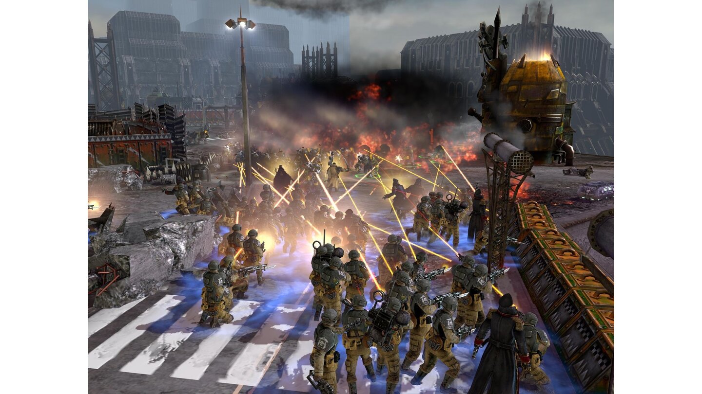 Dawn of War 2: RetributionAb ins Schlachtengetümmel mit der neuen spielbaren Fraktion Imperial Guard. Unten rechts bufft der Lord Commissar die Kampfkraft der Infanteristen.