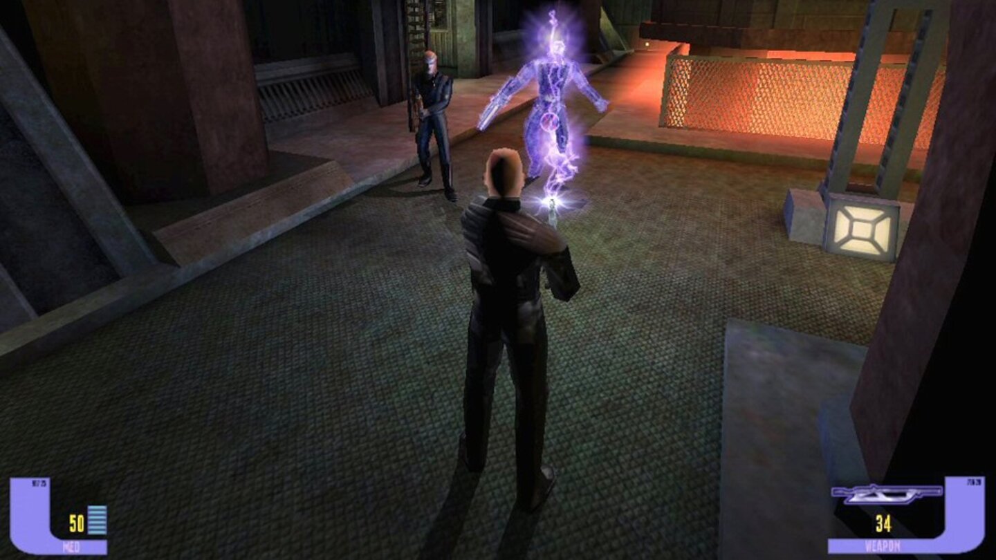 Deep Space Nine: The FallenDank Unreal-Engine sah The Fallen zur Veröffentlichung im November 2000 gut, wenn auch nicht herausragend aus. Gefallen konnten allerdings viele Details, beispielsweise der Nachbau des Promenadendecks und anderer bekannter Sektionen von Deep Space Nine.