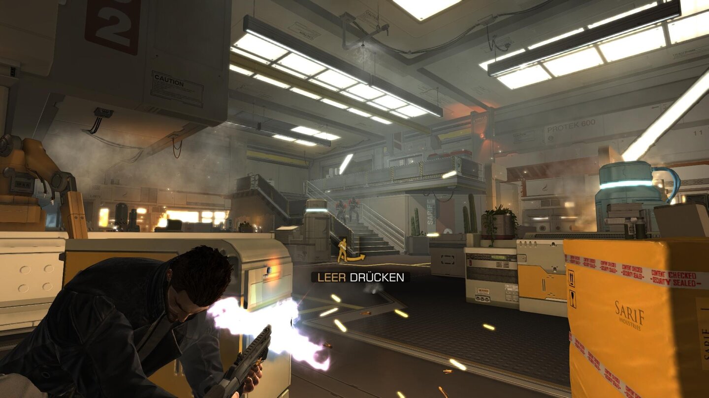 Deus Ex: Human Revolution - Director's CutWir haben immer die Wahl, ob wir Feinde umgehen oder angreifen. Im offenen Feuergefecht ziehen wir gegen die treffsicheren Gegner aber schnell den Kürzeren.