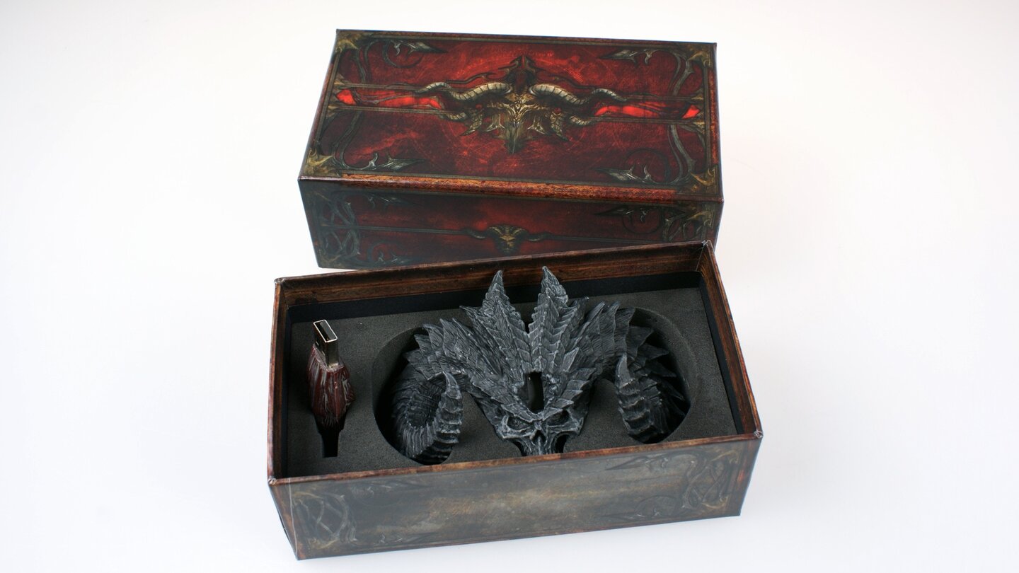 Diablo 3 - Die Collector's Edition ausgepacktDer Diablo-Schädel und der USB-Seelenstein kommen in einer hübschen Box.