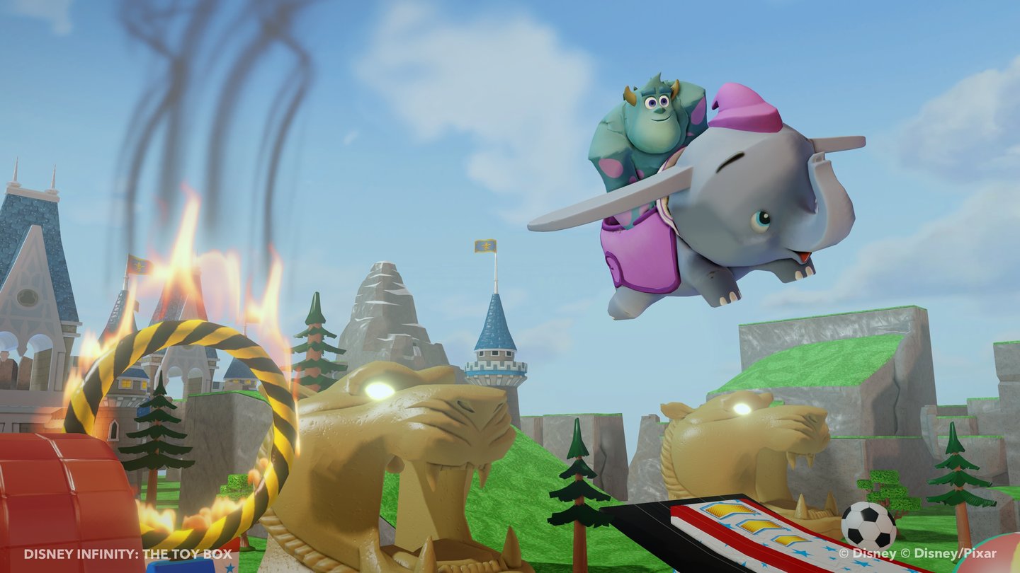 Disney Infinity: Die ToyboxMit den Bonus-Münzen zaubern wir hier Dumbo als Reittier ins Spiel. An der Flugsteuerung muss aber noch gearbeitet werden.