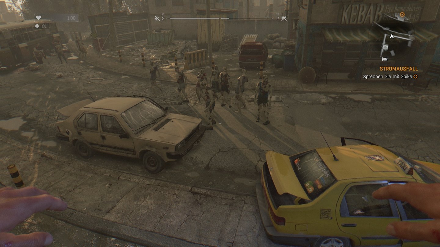 Dying LightDie auf den Straßen verteilten Fahrzeuge lassen sich zwar nicht mehr zum Transport nutzen, dafür können wir an ihnen Sprengfallen befestigen, die gleich ganze Zombiegruppen ins Jenseits befördern.