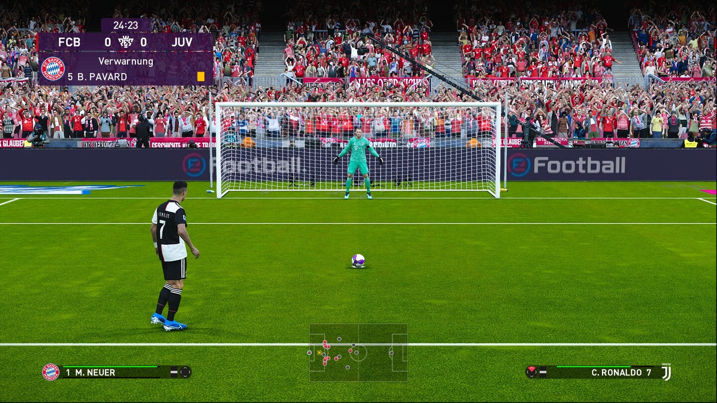 eFootball PES 2020Beim Elfmeterschießen treffen Manuel Neuer und Cristiano Ronaldo aufeinander. CR7 gibt es dank einem Exklusivdeal zwischen Juve und Konami übrigens nur in PES in seinem Originaltrikot, in FIFA trägt er ein alternatives Outfit und spielt für »Piemonte Calcio«.