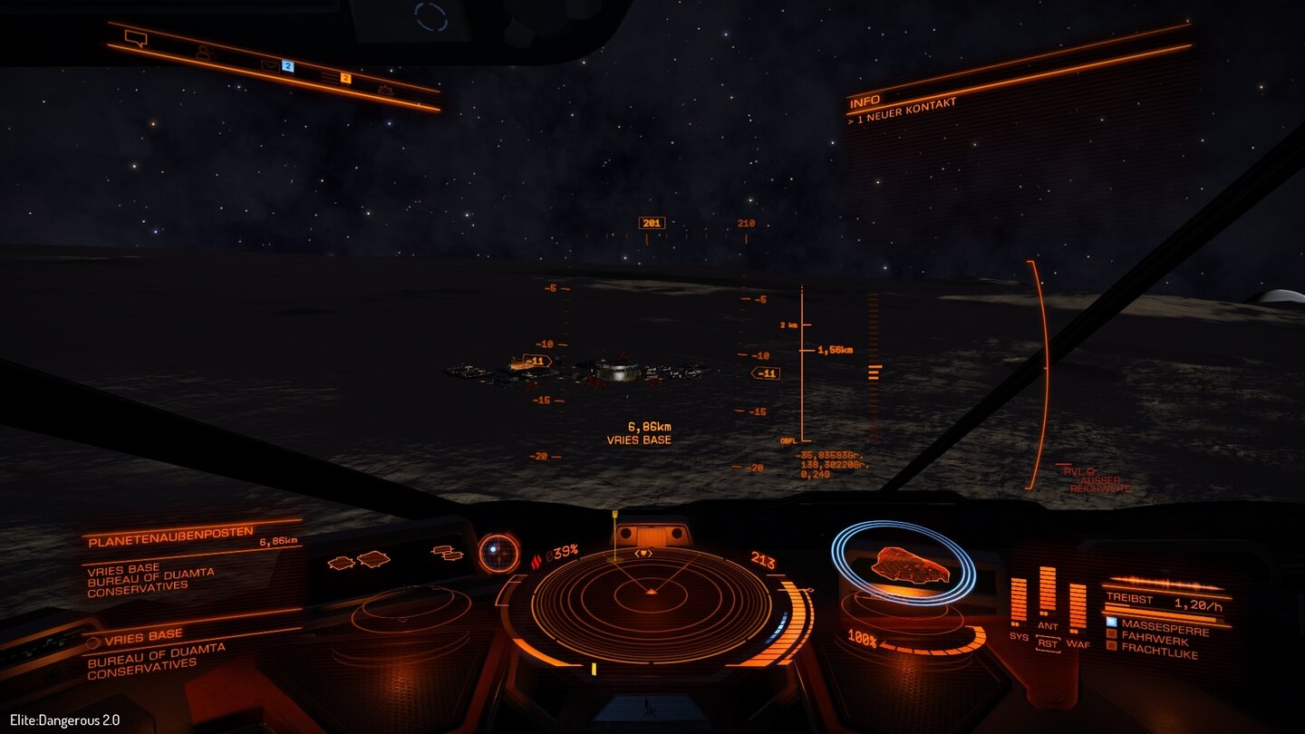 Elite Dangerous Horizons: Auf Planeten landenDer Gleitflug endet automatisch, sobald wir dicht über der Oberfläche sind (hier: 1,56 km). Wenn das Ziel weniger als 7,5 km entfernt ist, können wir wie bei einer Raumstation eine Landeerlaubnis anfordern.