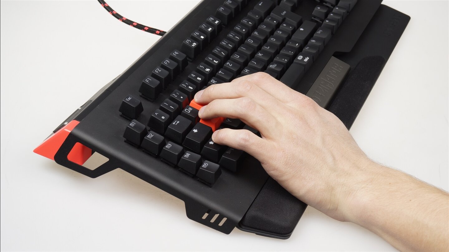 Sowohl beim Tippen als auch bei längeren Gaming-Sessions lässt sich die Dezimator komfortabel bedienen.