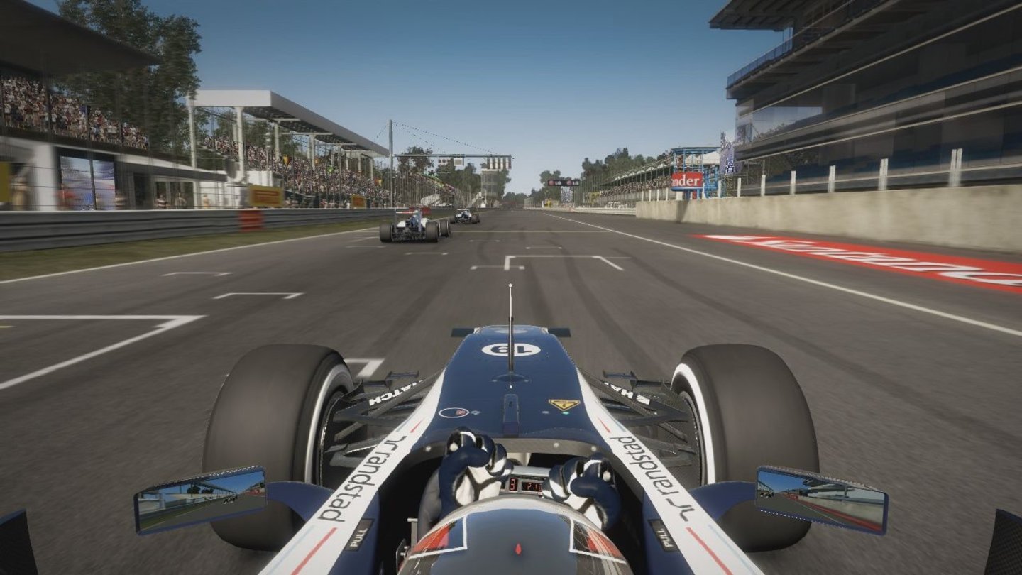 F1 2012 - Screenshots aus der Xbox-VersionCooles Detail: Nach einem erfolgreichen Rennen ballt der Fahrer im Cockpit die Fäuste.