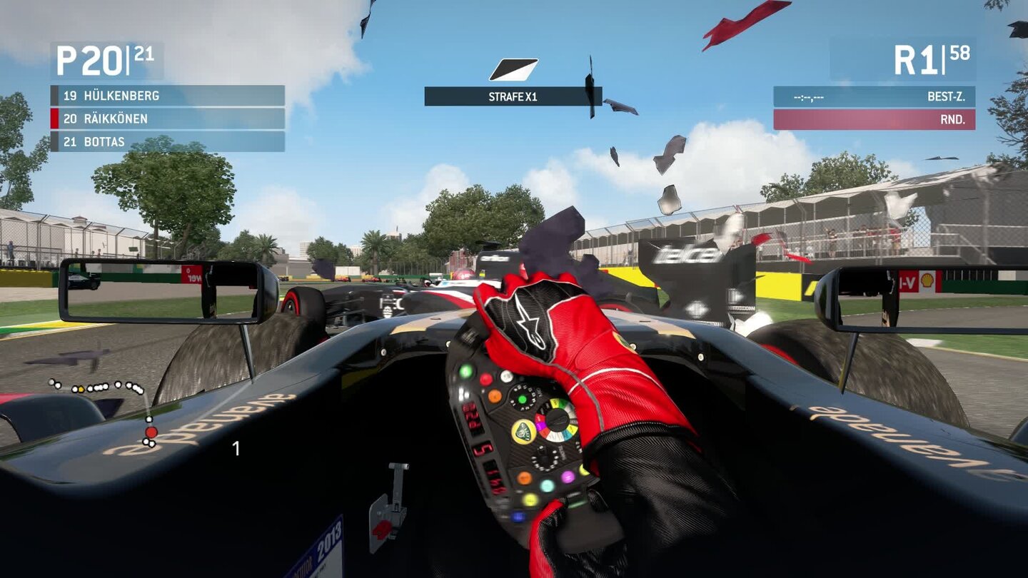 F1 2013 - Screenshots der PC-VersionVerursachen wir einen Unfall, gibt's eine Strafe. Gerecht. Kracht ein Kontrahent in uns hinein manchmal auch. Weniger gerecht.