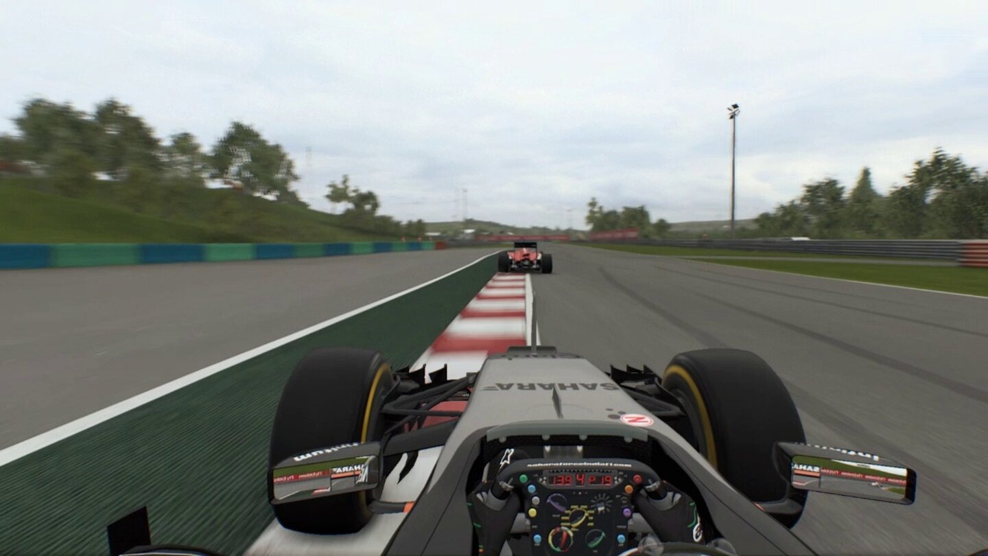 F1 2015Das Force-Feedback-Gefühl auf den Curbs ist generell etwas zu schwach.