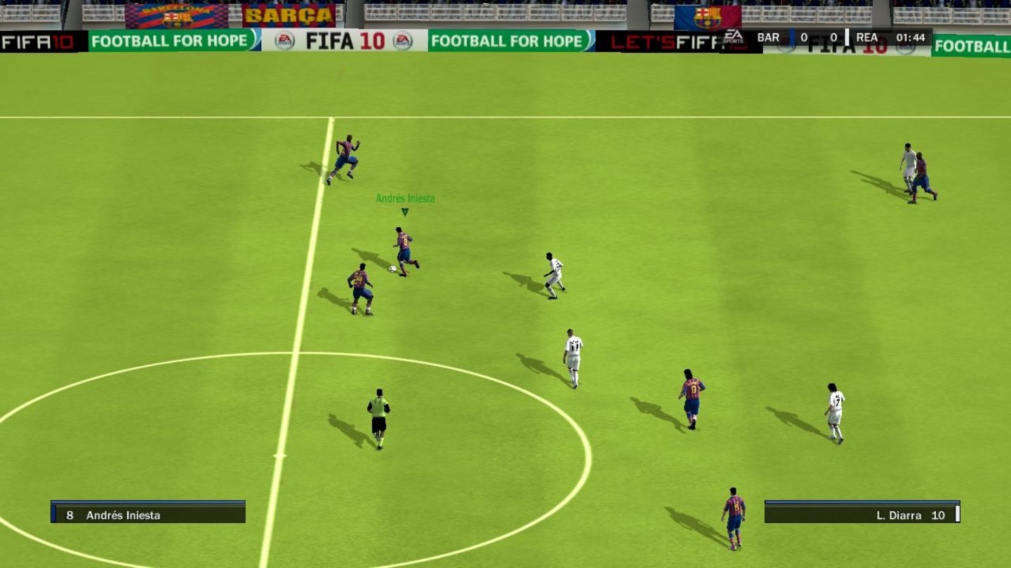 FIFA 10Dies ist kein neues Material zu »Tipp-Kick 2011« (jetzt in 3D!), sondern die PC-Version von FIFA 10. Kaum zu glauben, aber zwischen den beiden Titeln liegt nur ein Jahr Entwicklungszeit.