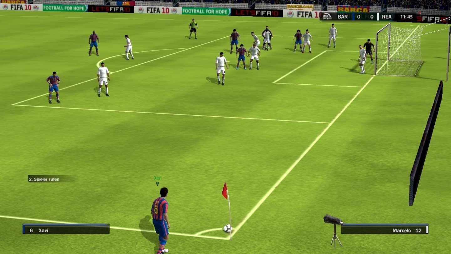 FIFA 10Im Vergleich zu FIFA 11 ist das schwammige Pixelpublikum in FIFA 10 öfter ausgeblendet und das vermutlich aus gutem Grund.