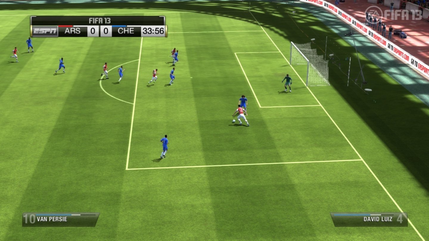 FIFA 13Mit Saudi-Arabien ist in FIFA 13 zum ersten Mal eine arabische Nationalliga dabei. Die Xbox 360 bekommt eine optionale Kinect-Sprachsteuerung. Auf der PS3 ist dagegen die Bewegungssteuerung Move ins Spiel integriert. Schüsse und Pässe funktionieren auf Tastendruck. Zudem ist die Spieler-KI verbessert: Mitspieler suchen sich cleverer Freiräume und bieten somit eine Anspielstation.
Aufgrund der First Touch Control sind Ballannahmen schwieriger. In Skill-Spielen können virtuelle Kicker trainierenen und auf Punktejagd gehen. Darüber hinaus gibt es mal wieder Änderungen am Manager-Modus - beispielsweise bei den Transferverhandlungen. Optisch auffällig sind die Verbesserungen an den Spieleranimationen.