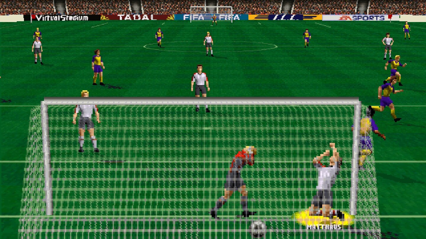 FIFA 96 (1995)FIFA ist ja nicht gerade für seine Revolutionen bekannt, FIFA 96 bedeutet für die Serie aber wirklich einen Quantensprung: Erstmal gibt es 3D-Grafik und einen Audiokommentar.