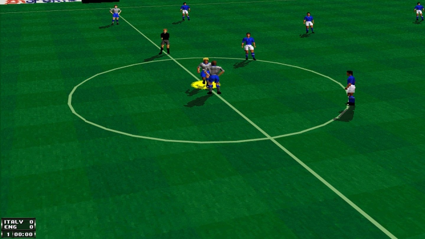 FIFA Soccer 96Zwar setzt FIFA Soccer 96 noch auf Pixelkicker, dafür sind die Stadien in 3D. Was aber viel wichtiger ist: Animationen und Steuerung sind fantastisch. Getoppt wird das Ganze aber noch durch den revolutionären Live-Kommentar von Wolf-Dieter Poschman, der aus Bausteinen zusammengesetzt und in passenden Situationen abgespielt wird.