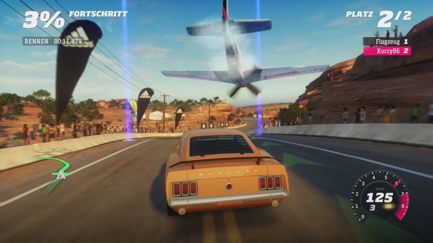 Forza HorizonDie Showrennen gehören definitiv zu den Highlights von Forza Horizon: Dieses erste Event gegen ein Flugzeug macht Lust auf mehr. Später fahren wir auch gegen Helikopter oder … Heißluftballons.