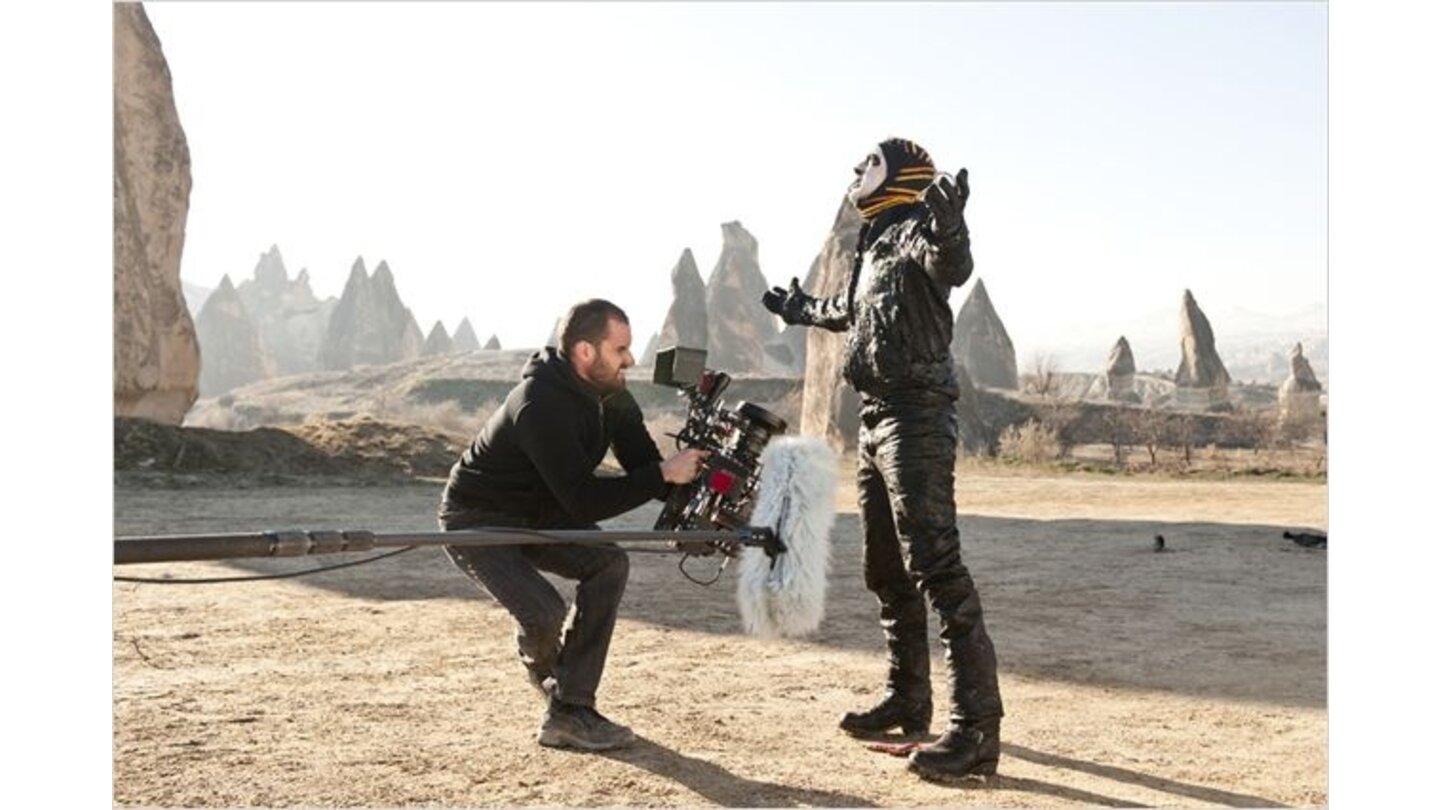 Ghost Rider 2Darsteller Nicolas Cage spielt den Dämon mit einem speziellen Gesichts-Make-Up. Auf dieses wird später der brennende Totenschädel gesetzt.Bildrechte: Universum/Walt Disney Studios Motion Pictures Germany GmbH