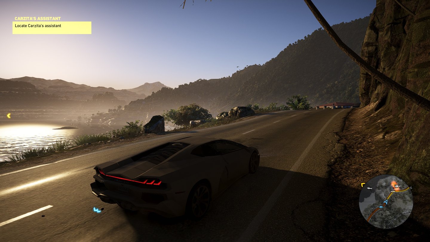 Ghost Recon: WildlandsEinmal nach Los Santos, bitte! Manchmal wähnt man sich glatt in GTA 5, wenn man mit dem Sportwagen die malerischen Küstenstraßen entlang brettert.