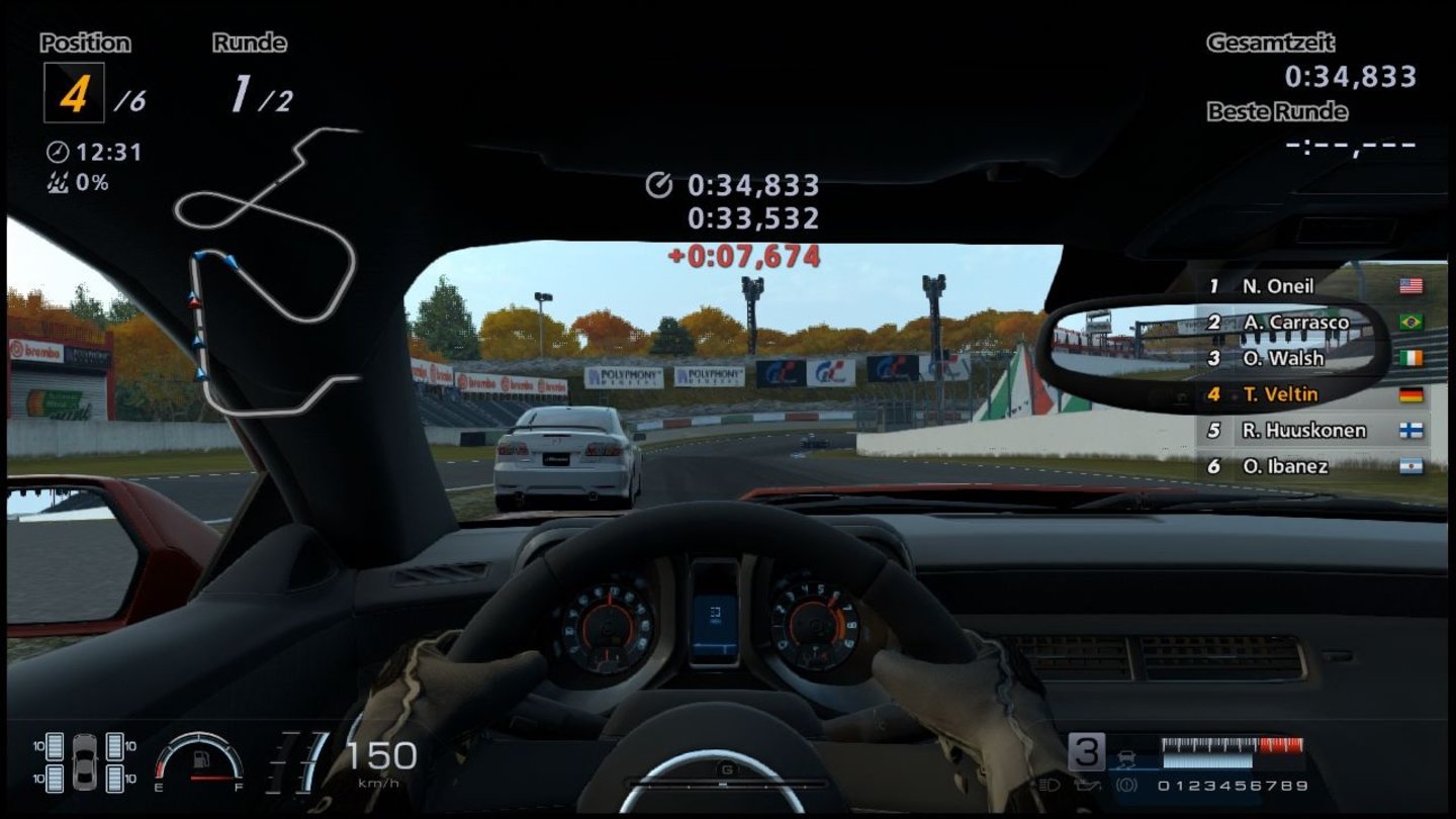 Gran Turismo 6Wie in der Serie üblich ist der Bildschirm auch in GT6 mit Anzeigen zugepflastert. Diese lassen sich aber optional auch ausschalten.
