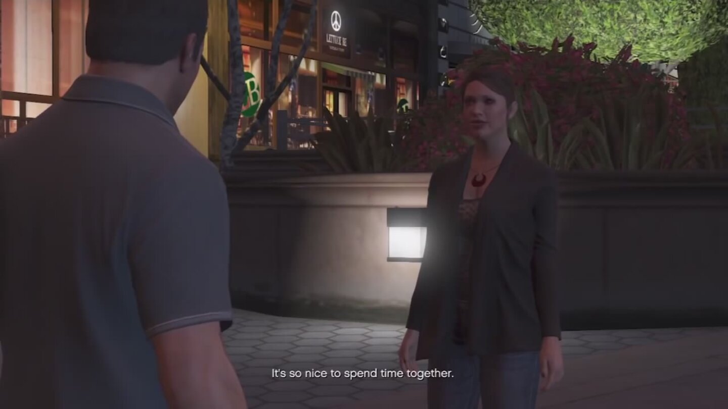 GTA 5 – Treffen mit Amanda
Trifft man sich als Michael mit dessen Frau Amanda auf ein paar Drinks, erhält man durch die Dialoge, die die beiden führen, einen tieferen Einblick in deren Beziehung.