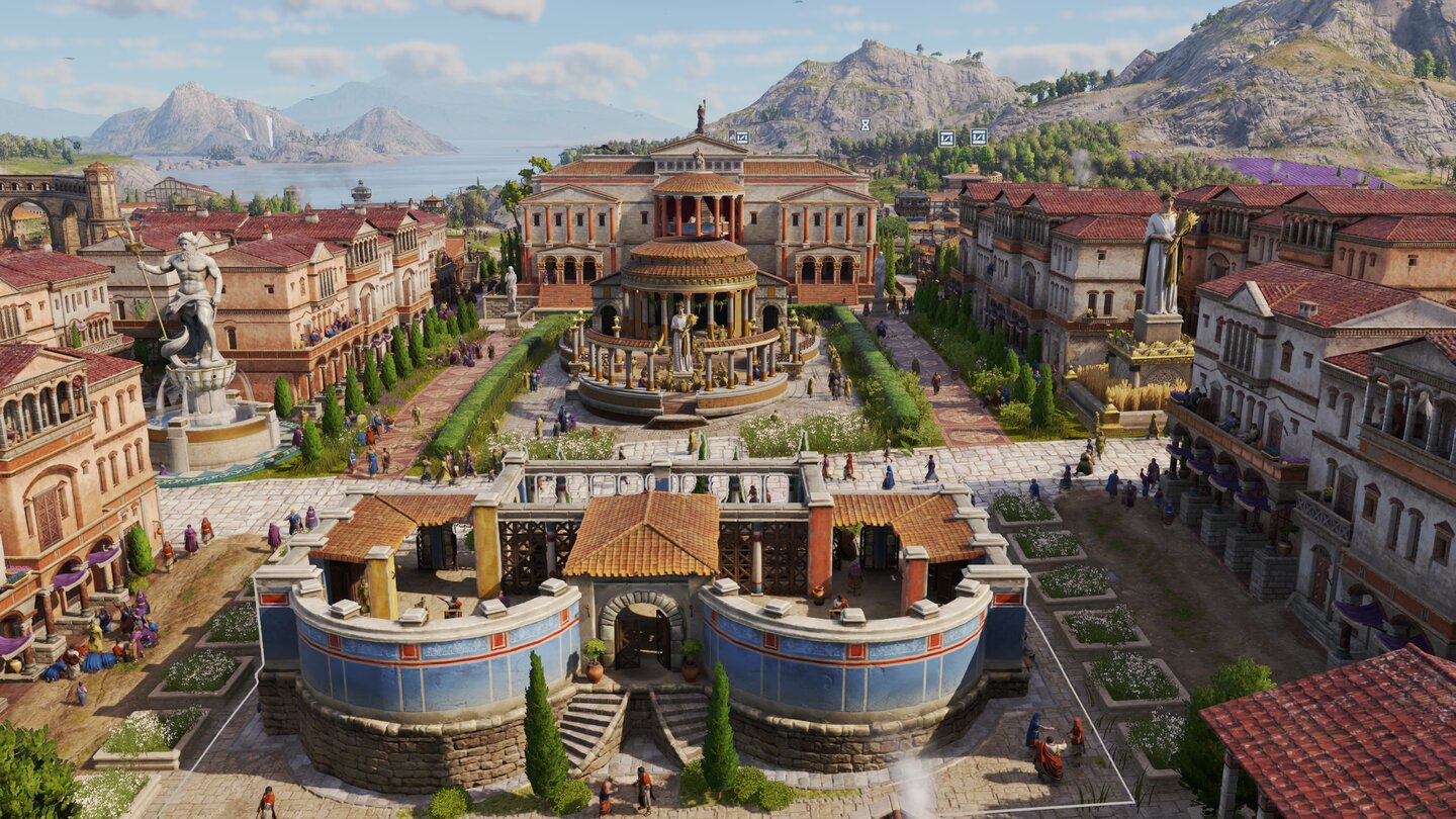 Wissen und Glaube. Die Schule steht direkt gegenüber des Heiligtums, das von zwei Schreinen flankiert wird.