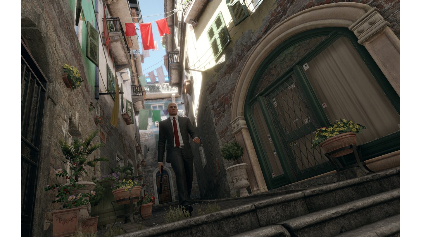 HitmanWie groß das Städtchen Sapienza letztlich ausfällt, ist noch nicht bekannt. Für Hitman-Maßstäbe wird es aber die größte Sandbox aller Zeiten.