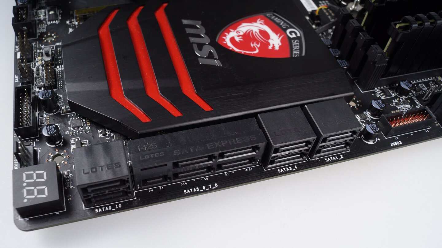 SATA Express erlaub höhere Datenraten als SATA III und wird auf vielen X99-Mainboards zu finden sein.
