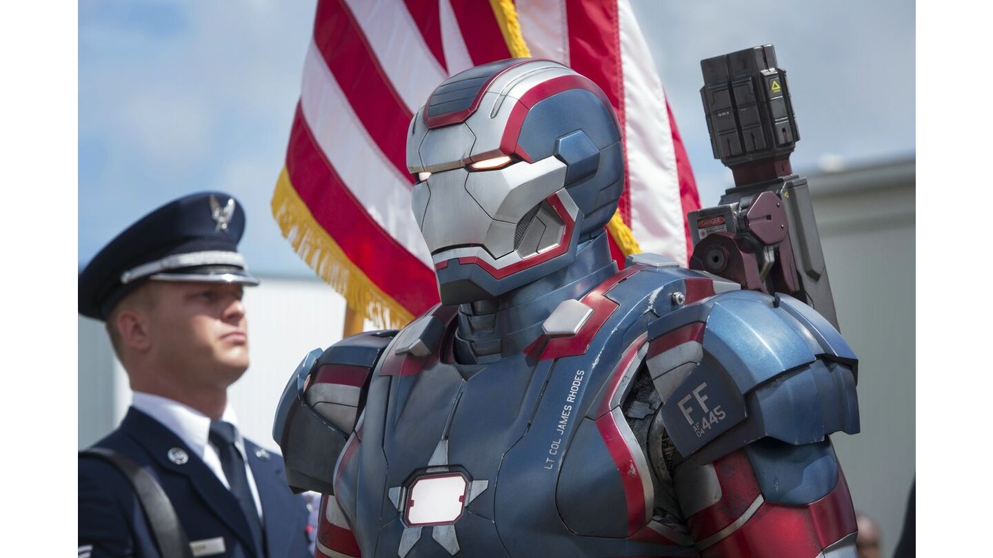 Iron Man 3Der Iron Patriot alias James Rhodes (Don Cheadle) steht Iron Man im Kampf gegen den Mandarin zur Seite.