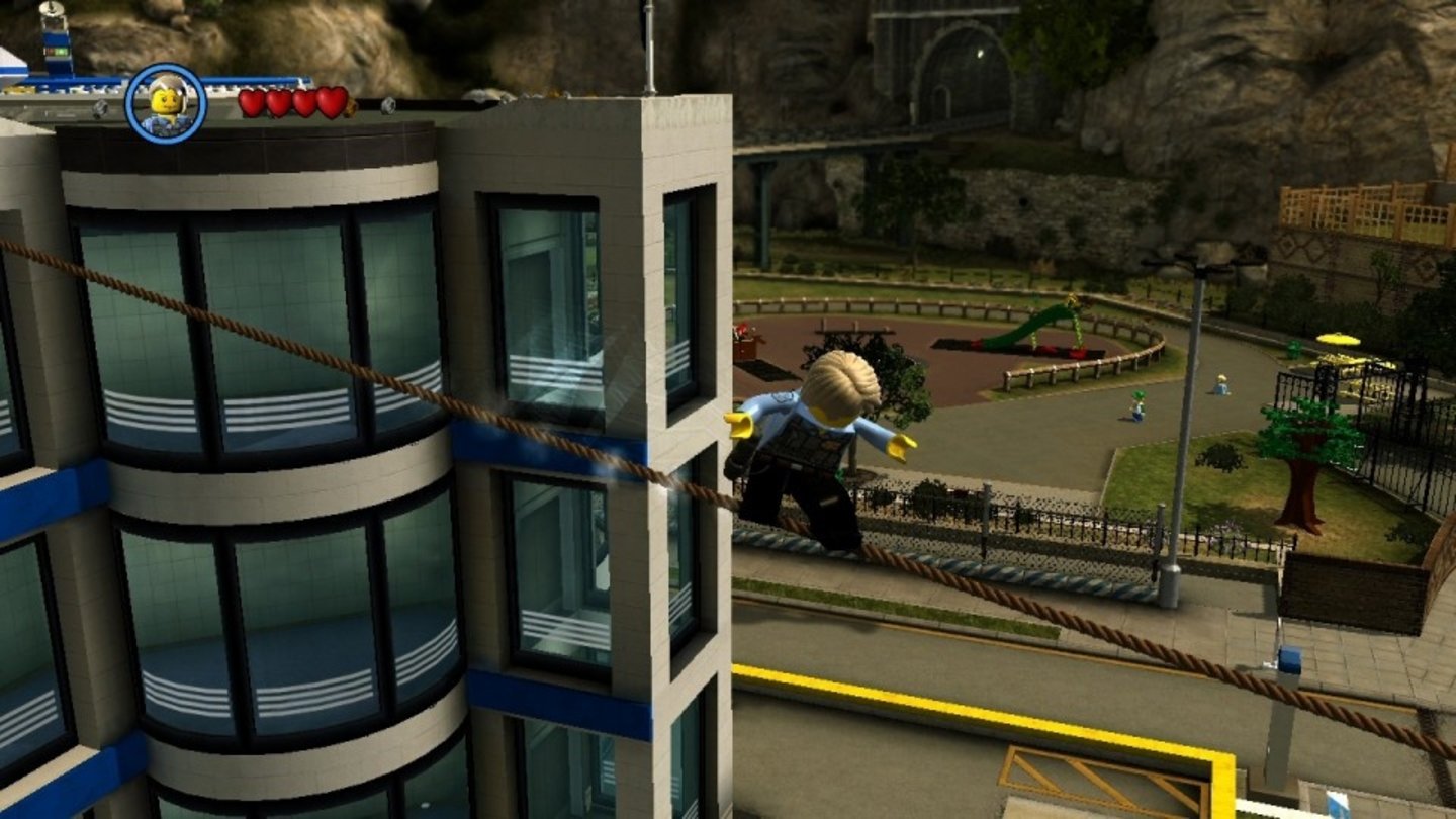 LEGO City Undercover - Wii UÜber aufgespannte Drahtseile geht es schnell von Dach zu Dach.