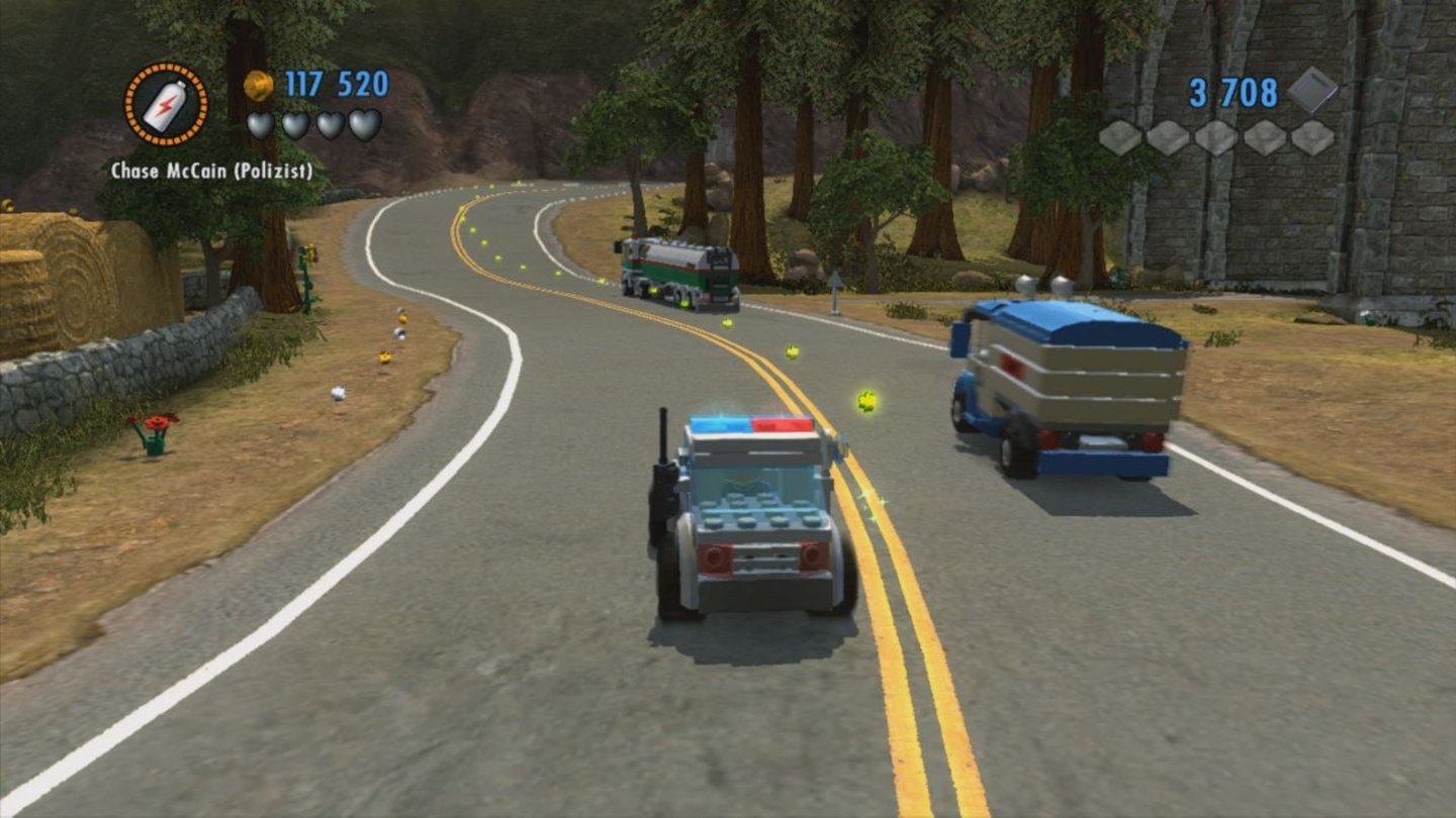 Lego City UndercoverZucht und Ordnung: Schaltet Chase beim Polizeiwagen das Martinshorn ein, fahren die anderen Autos auf die Seite.