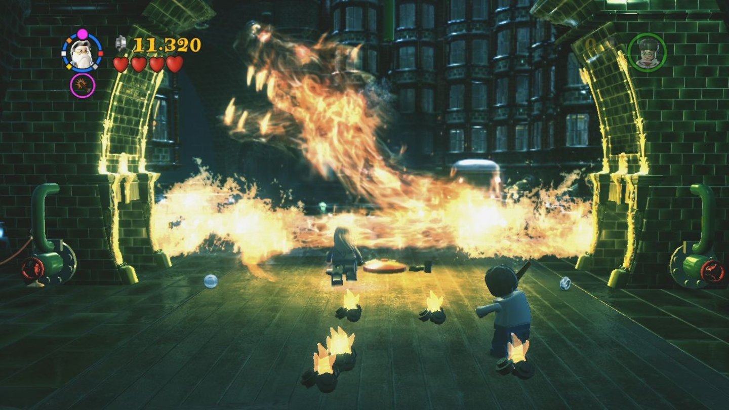 Lego Harry Potter: Die Jahre 5-7Zusammen mit Professor Albus Dumbledore kämpft Harry gegen den Feuer-Basilisken aus Lord Voldemorts Zauberstab.