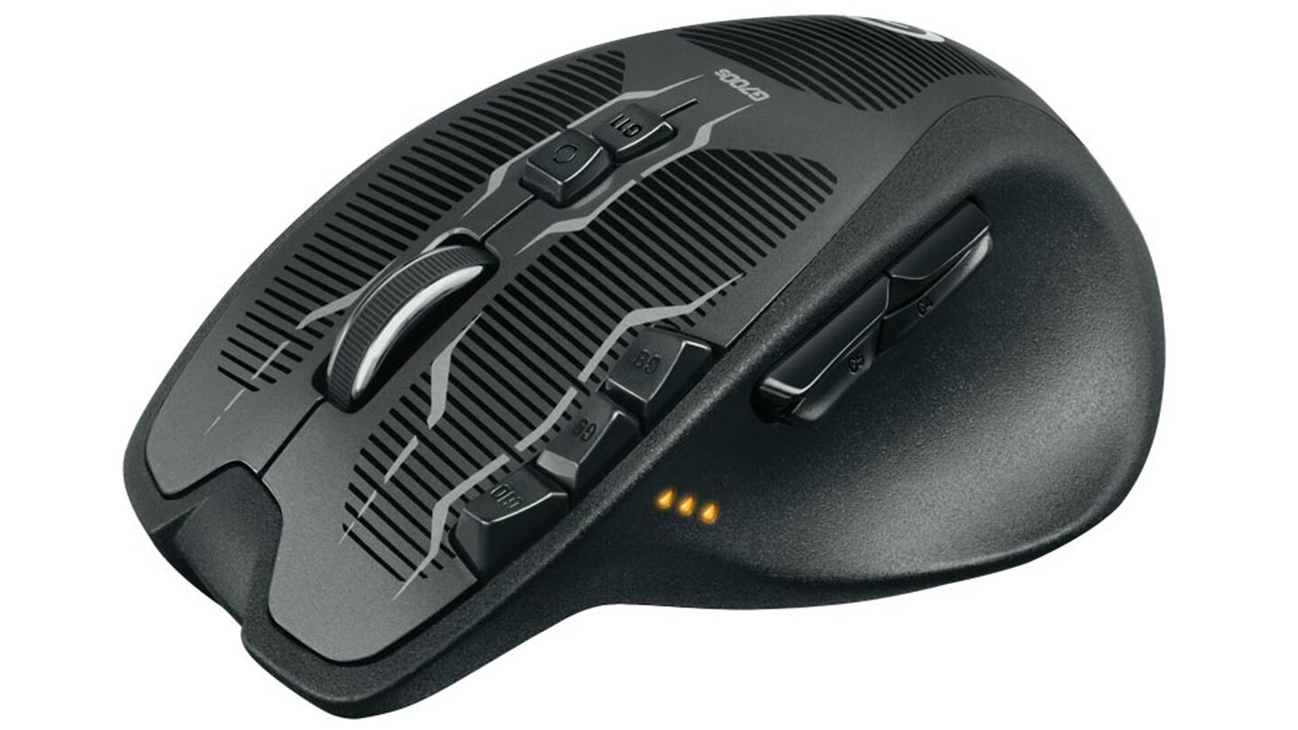 Wenn der Logitech G700s der Saft ausgeht, kann Sie über ein USB-Kabel mit dem PC verbunden und weiterhin genutzt werden.