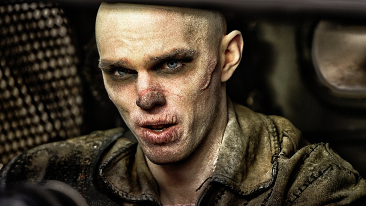 Mad Max: Fury RoadNicholas Hoult haben wir zuletzt als Zombie in Warm Bodies gesehen. In Mad Max sieht er noch fertiger aus.