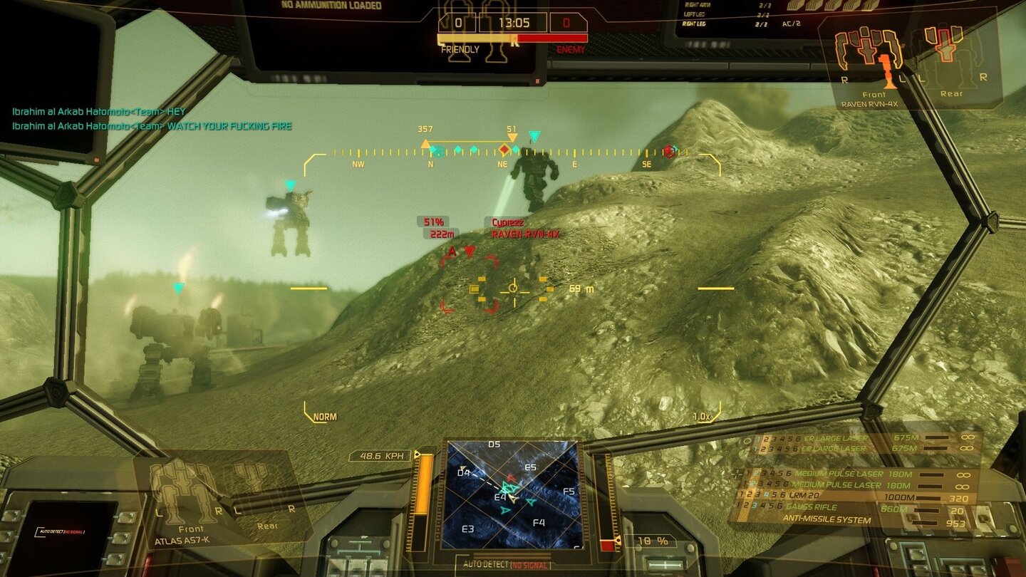 MechWarrior OnlineDer Catapult-Mech links oben kann dank Jumpjets kurze Sprünge machen.