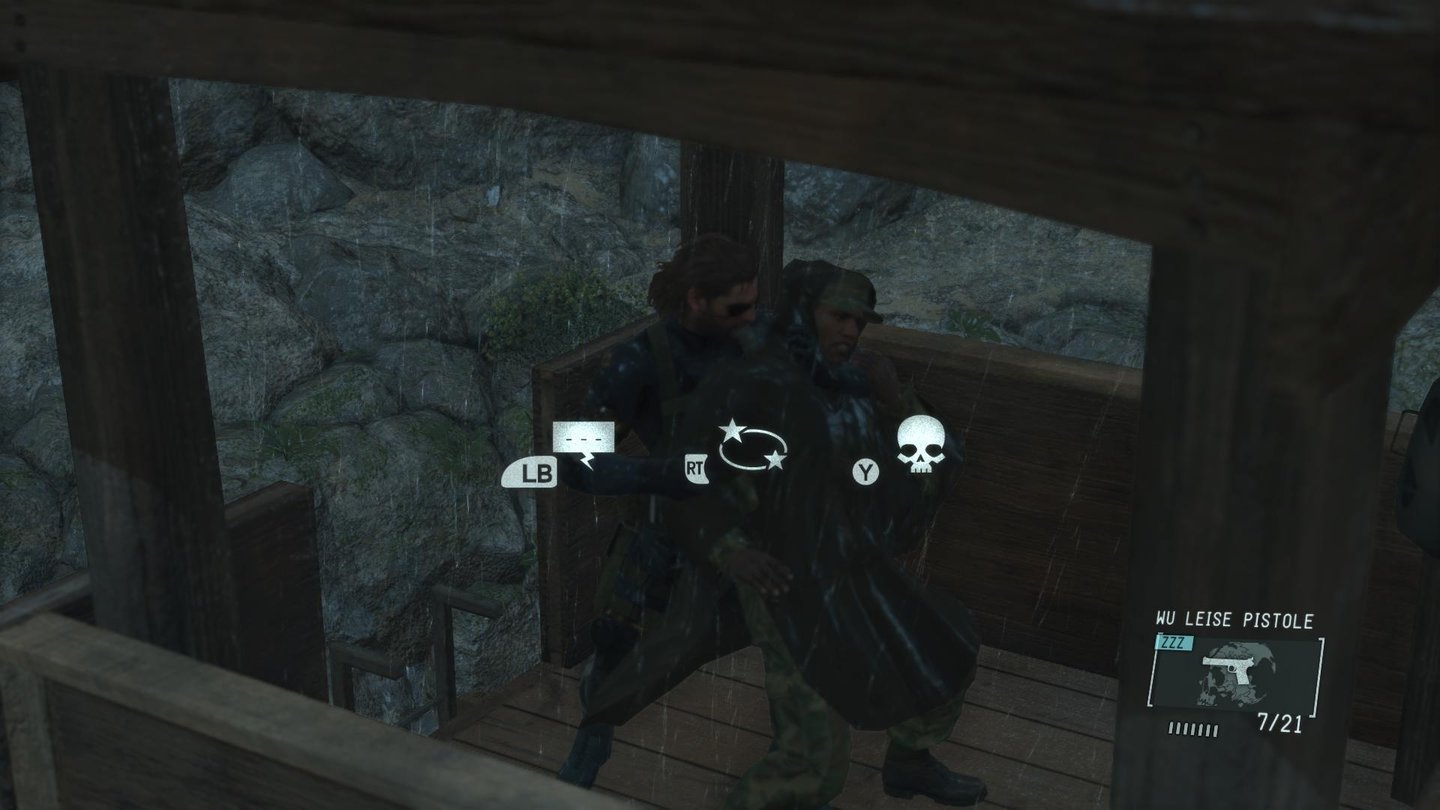 Metal Gear Solid 5: Ground ZeroesBei Gegnern im Schwitzkasten gibt's drei Optionen: K.O. knocken, ausfragen oder töten.
