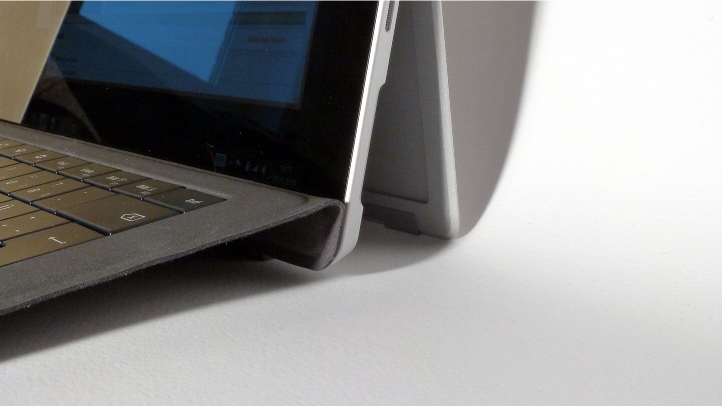 Microsoft Surface Pro 3 - Das Keyboard lässt sich angewinkelt aufstellen