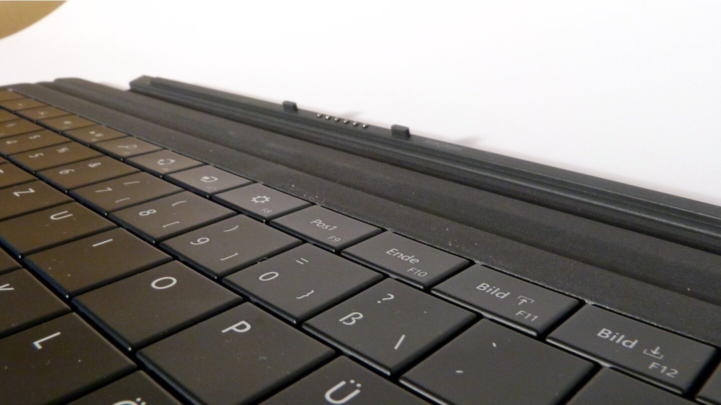 Microsoft Surface Pro 3 - Dockingport des Covers